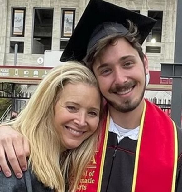 &#x397; Lisa Kudrow &#x3B5;&#x3CD;&#x3C7;&#x3B5;&#x3C4;&#x3B1;&#x3B9; &#x3C7;&#x3C1;&#x3CC;&#x3BD;&#x3B9;&#x3B1; &#x3C0;&#x3BF;&#x3BB;&#x3BB;&#x3AC; &#x3C3;&#x3C4;&#x3BF;&#x3BD; &#x3B3;&#x3B9;&#x3BF; &#x3C4;&#x3B7;&#x3C2; &#x3BC;&#x3B5; &#x3C4;&#x3BF;&#x3BD; &#x3C0;&#x3B9;&#x3BF; &#x3B1;&#x3C3;&#x3C4;&#x3B5;&#x3AF;&#x3BF; &#x3BA;&#x3B1;&#x3B9; &#x3C4;&#x3B1;&#x3C5;&#x3C4;&#x3CC;&#x3C7;&#x3C1;&#x3BF;&#x3BD;&#x3B1; &#x3C4;&#x3C1;&#x3C5;&#x3C6;&#x3B5;&#x3C1;&#x3CC; &#x3C4;&#x3C1;&#x3CC;&#x3C0;&#x3BF;