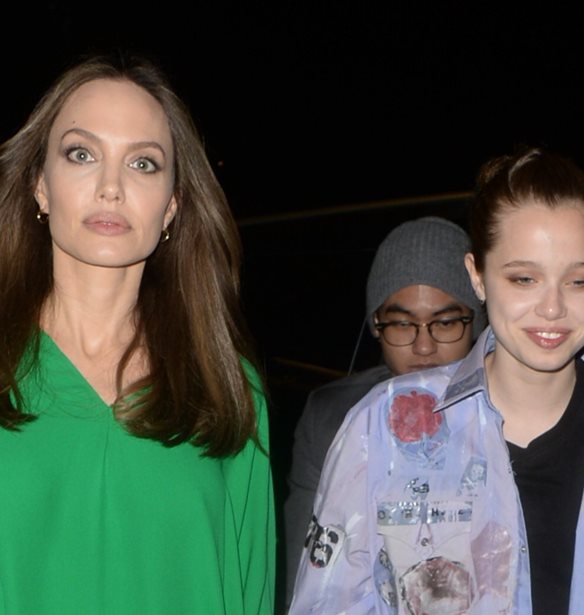 Angelina Jolie | &#x3A4;&#x3BF; &#x3B2;&#x3AF;&#x3BD;&#x3C4;&#x3B5;&#x3BF; &#x3C0;&#x3BF;&#x3C5; &#x3C4;&#x3B7;&#x3BD; &#x3B4;&#x3B5;&#x3AF;&#x3C7;&#x3BD;&#x3B5;&#x3B9; &#x3BD;&#x3B1; &#x3C4;&#x3C1;&#x3B1;&#x3B3;&#x3BF;&#x3C5;&#x3B4;&#x3AC;&#x3B5;&#x3B9; &#x3BC;&#x3B1;&#x3B6;&#x3AF; &#x3BC;&#x3B5; &#x3C4;&#x3B7;&#x3BD; Shiloh &#x3C3;&#x3B5; &#x3C3;&#x3C5;&#x3BD;&#x3B1;&#x3C5;&#x3BB;&#x3AF;&#x3B1; &#x3C4;&#x3C9;&#x3BD; Maneskin &#x3C3;&#x3C4;&#x3B7; &#x3A1;&#x3CE;&#x3BC;&#x3B7;