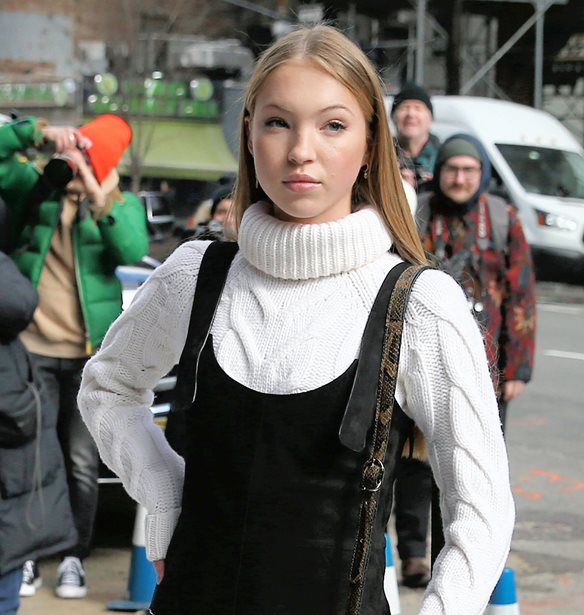 H &#x3BA;&#x3CC;&#x3C1;&#x3B7; &#x3C4;&#x3B7;&#x3C2; Kate Moss, Lila Grace, &#x3BA;&#x3B1;&#x3B9; &#x3B7; &#x39C;&#x3B1;&#x3C1;&#x3AF;&#x3B1;-&#x39F;&#x3BB;&#x3C5;&#x3BC;&#x3C0;&#x3AF;&#x3B1; &#x393;&#x3BB;&#x3AF;&#x3BE;&#x3BC;&#x3C0;&#x3BF;&#x3C5;&#x3C1;&#x3B3;&#x3BA; &#x3B4;&#x3B5;&#x3AF;&#x3C7;&#x3BD;&#x3BF;&#x3C5;&#x3BD; &#x3C0;&#x3CC;&#x3C3;&#x3BF; cool &#x3B5;&#x3AF;&#x3BD;&#x3B1;&#x3B9; &#x3C3;&#x3C4;&#x3B7;&#x3BD; &#x395;&#x3B2;&#x3B4;&#x3BF;&#x3BC;&#x3AC;&#x3B4;&#x3B1; &#x39C;&#x3CC;&#x3B4;&#x3B1;&#x3C2; &#x3C4;&#x3BF;&#x3C5; &#x39B;&#x3BF;&#x3BD;&#x3B4;&#x3AF;&#x3BD;&#x3BF;&#x3C5;