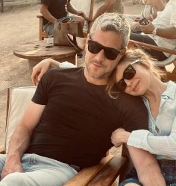 &quot;2 &#x3C7;&#x3C1;&#x3CC;&#x3BD;&#x3B9;&#x3B1; &#x3BC;&#x3B1;&#x3B3;&#x3B5;&#x3AF;&#x3B1;&#x3C2;&quot; | &#x397; Ren&#xE9;e Zellweger &#x3B3;&#x3B9;&#x3CC;&#x3C1;&#x3C4;&#x3B1;&#x3C3;&#x3B5; &#x3C4;&#x3B7;&#x3BD; &#x3B5;&#x3C0;&#x3AD;&#x3C4;&#x3B5;&#x3B9;&#x3CC; &#x3C4;&#x3B7;&#x3C2; &#x3BC;&#x3B5; &#x3C4;&#x3BF;&#x3BD; &#x3C3;&#x3CD;&#x3BD;&#x3C4;&#x3C1;&#x3BF;&#x3C6;&#x3CC; &#x3C4;&#x3B7;&#x3C2;, Ant Anstead