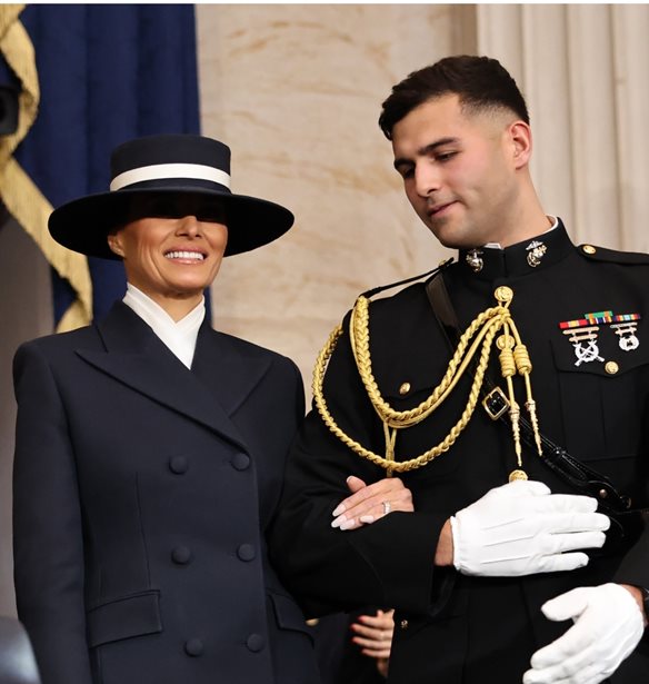 Navy blue &#x3C0;&#x3B1;&#x3BB;&#x3C4;&#x3CC; | To trend &#x3C0;&#x3BF;&#x3C5; &#x3BE;&#x3B5;&#x3BA;&#x3AF;&#x3BD;&#x3B7;&#x3C3;&#x3B5; &#x3B7; Melania Trump &#x3BA;&#x3B1;&#x3B9; &#x3B1;&#x3B3;&#x3AC;&#x3C0;&#x3B7;&#x3C3;&#x3B1;&#x3BD; &#x3BF;&#x3B9; celebrities