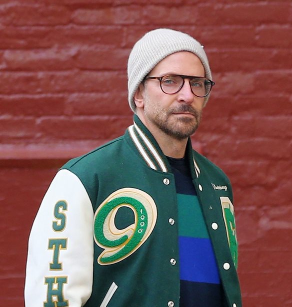 Bradley Cooper | &#x397; &#x3BB;&#x3B5;&#x3C0;&#x3C4;&#x3BF;&#x3BC;&#x3AD;&#x3C1;&#x3B5;&#x3B9;&#x3B1; &#x3C3;&#x3C4;&#x3B7;&#x3BD; &#x3C4;&#x3B5;&#x3BB;&#x3B5;&#x3C5;&#x3C4;&#x3B1;&#x3AF;&#x3B1; &#x3C4;&#x3BF;&#x3C5; &#x3B5;&#x3BC;&#x3C6;&#x3AC;&#x3BD;&#x3B9;&#x3C3;&#x3B7; &#x3C0;&#x3BF;&#x3C5; &#x3B5;&#x3C0;&#x3B9;&#x3B2;&#x3B5;&#x3B2;&#x3B1;&#x3B9;&#x3CE;&#x3BD;&#x3B5;&#x3B9; &#x3CC;&#x3C4;&#x3B9; &#x3BA;&#x3AC;&#x3C4;&#x3B9; &#x3C3;&#x3C5;&#x3BC;&#x3B2;&#x3B1;&#x3AF;&#x3BD;&#x3B5;&#x3B9; &#x3BC;&#x3B5; &#x3C4;&#x3B7; Gigi Hadid