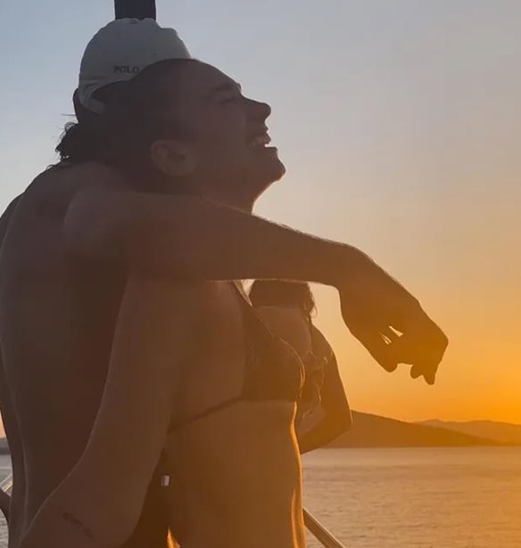 Dua Lipa &amp; Romain Gavras | &#x39E;&#x3B1;&#x3BD;&#x3AC; &#x3C3;&#x3C4;&#x3B7;&#x3BD; &#x395;&#x3BB;&#x3BB;&#x3AC;&#x3B4;&#x3B1; - &#x3A4;&#x3BF; &#x3C6;&#x3C9;&#x3C4;&#x3BF;&#x3B3;&#x3C1;&#x3B1;&#x3C6;&#x3B9;&#x3BA;&#x3CC; &#x3AC;&#x3BB;&#x3BC;&#x3C0;&#x3BF;&#x3C5;&#x3BC; &#x3C4;&#x3B7;&#x3C2; &#x3B5;&#x3C0;&#x3AF;&#x3C3;&#x3BA;&#x3B5;&#x3C8;&#x3B7;&#x3C2; &#x3C4;&#x3BF;&#x3C5;&#x3C2; &#x3C3;&#x3C4;&#x3B7;&#x3BD; &#x3A0;&#x3B5;&#x3BB;&#x3BF;&#x3C0;&#x3CC;&#x3BD;&#x3BD;&#x3B7;&#x3C3;&#x3BF;