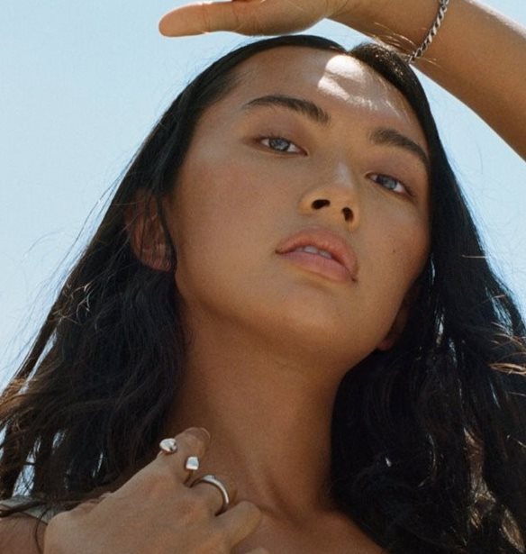 Keys Soulcare | &#x397; Alicia Keys &#x3BC;&#x3CC;&#x3BB;&#x3B9;&#x3C2; &#x3BB;&#x3AC;&#x3BD;&#x3C3;&#x3B1;&#x3C1;&#x3B5; &#x3C4;&#x3BF; beauty &#x3BA;&#x3B1;&#x3B9; lifestyle brand &#x3C4;&#x3B7;&#x3C2;