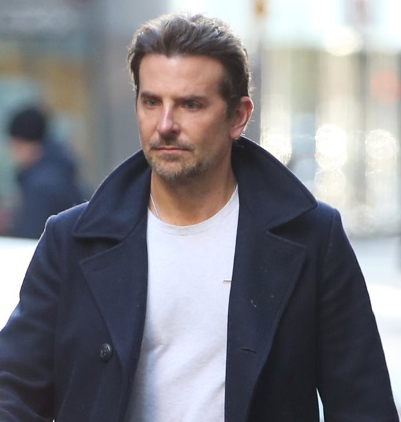 Bradley Cooper | &#x3A0;&#x3CE;&#x3C2; &#x3B1;&#x3BD;&#x3C4;&#x3AD;&#x3B4;&#x3C1;&#x3B1;&#x3C3;&#x3B5; &#x3C3;&#x3C4;&#x3B7; &#x3BD;&#x3AD;&#x3B1; &#x3C3;&#x3C7;&#x3AD;&#x3C3;&#x3B7; &#x3C4;&#x3B7;&#x3C2; &#x3C0;&#x3C1;&#x3CE;&#x3B7;&#x3BD; &#x3C4;&#x3BF;&#x3C5;, Iryna Shayk &#x3BC;&#x3B5; &#x3C4;&#x3BF;&#x3BD; Tom Brady