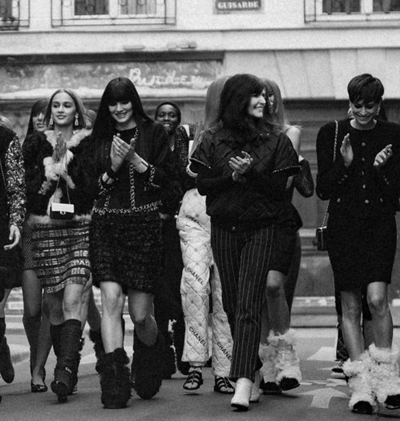 Chanel F/W2021-22 | Η αποθέωση του Παριζιάνικου "je ne sais quoi"