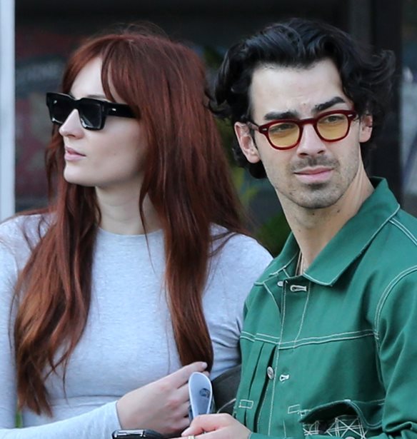 Sophie Turner - Joe Jonas | &#x39A;&#x3B1;&#x3C4;&#x3AD;&#x3BB;&#x3B7;&#x3BE;&#x3B1;&#x3BD; &#x3C3;&#x3B5; &#x3C3;&#x3C5;&#x3BC;&#x3C6;&#x3C9;&#x3BD;&#x3AF;&#x3B1; &#x3B3;&#x3B9;&#x3B1; &#x3C4;&#x3B7;&#x3BD; &#x3B5;&#x3C0;&#x3B9;&#x3BC;&#x3AD;&#x3BB;&#x3B5;&#x3B9;&#x3B1; &#x3C4;&#x3C9;&#x3BD; &#x3C0;&#x3B1;&#x3B9;&#x3B4;&#x3B9;&#x3CE;&#x3BD; &#x3C4;&#x3BF;&#x3C5;&#x3C2;