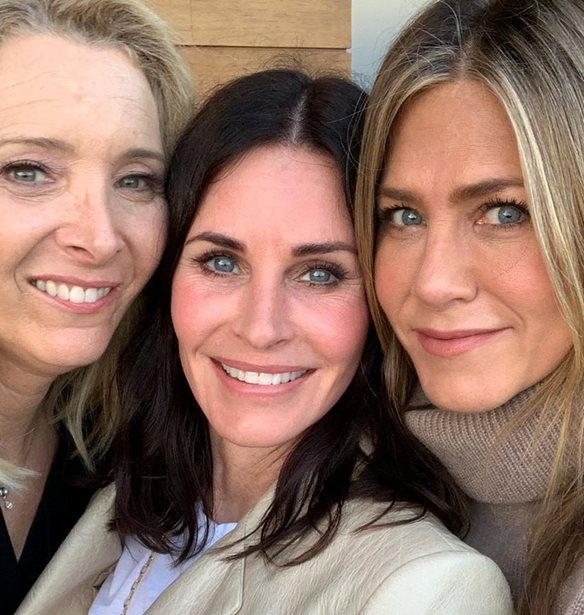 &quot;&#x388;&#x3C7;&#x3C9; &#x3C4;&#x3B1; &#x3BA;&#x3BF;&#x3C1;&#x3AF;&#x3C4;&#x3C3;&#x3B9;&#x3B1; &#x3BC;&#x3BF;&#x3C5;&quot; | &#x397; Jennifer Aniston &#x3C5;&#x3C0;&#x3BF;&#x3B4;&#x3AD;&#x3C7;&#x3B5;&#x3C4;&#x3B1;&#x3B9; &#x3C4;&#x3BF;&#x3BD; &#x39C;&#x3AC;&#x3B9;&#x3BF;, &#x3BC;&#x3B5; &#x3AD;&#x3BD;&#x3B1; &#x3B2;&#x3AF;&#x3BD;&#x3C4;&#x3B5;&#x3BF; &#x3B1;&#x3C6;&#x3B9;&#x3B5;&#x3C1;&#x3C9;&#x3BC;&#x3AD;&#x3BD;&#x3BF; &#x3C3;&#x3C4;&#x3B9;&#x3C2; &#x3B4;&#x3B9;&#x3AC;&#x3C3;&#x3B7;&#x3BC;&#x3B5;&#x3C2; &#x3C6;&#x3AF;&#x3BB;&#x3B5;&#x3C2; &#x3C4;&#x3B7;&#x3C2;