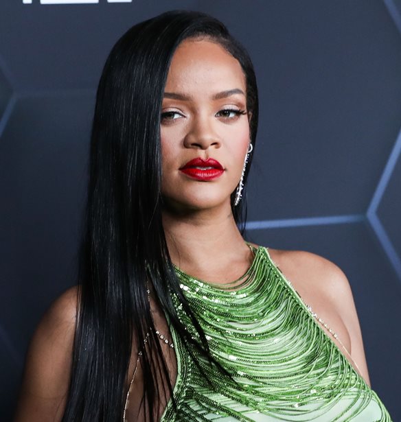 Rihanna | &#x397; &#x3C3;&#x3C0;&#x3AC;&#x3BD;&#x3B9;&#x3B1; &#x3B5;&#x3BC;&#x3C6;&#x3AC;&#x3BD;&#x3B9;&#x3C3;&#x3AE; &#x3C4;&#x3B7;&#x3C2; &#x3BC;&#x3B5;&#x3C4;&#x3AC; &#x3C4;&#x3B7; &#x3B3;&#x3AD;&#x3BD;&#x3BD;&#x3B1; &#x3BC;&#x3B5; total black &#x3C3;&#x3CD;&#x3BD;&#x3BF;&#x3BB;&#x3BF;