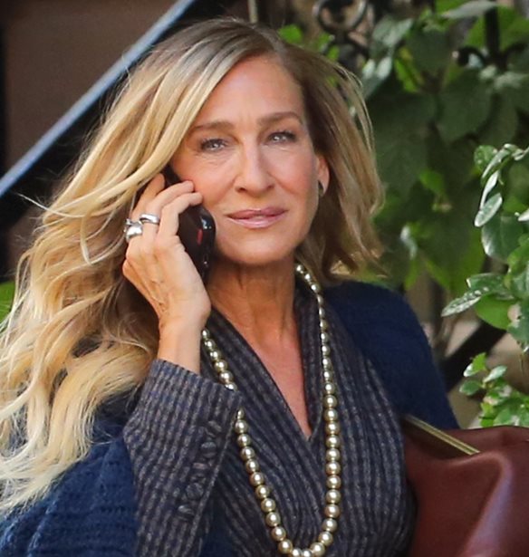 H Sarah Jessica Parker &#x3C5;&#x3C0;&#x3CC;&#x3C3;&#x3C7;&#x3B5;&#x3C4;&#x3B1;&#x3B9; &quot;&#x3C0;&#x3B1;&#x3BB;&#x3B9;&#x3BF;&#x3CD;&#x3C2; &#x3BA;&#x3B1;&#x3B9; &#x3BD;&#x3AD;&#x3BF;&#x3C5;&#x3C2; &#x3AC;&#x3BD;&#x3C4;&#x3C1;&#x3B5;&#x3C2;&quot; &#x3C3;&#x3C4;&#x3B7;&#x3BD; 3&#x3B7; &#x3C3;&#x3B5;&#x3B6;&#x3CC;&#x3BD; &#x3C4;&#x3BF;&#x3C5; Just Like That