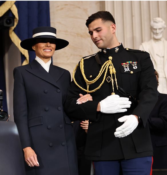 Navy blue &#x3C0;&#x3B1;&#x3BB;&#x3C4;&#x3CC; | To trend &#x3C0;&#x3BF;&#x3C5; &#x3BE;&#x3B5;&#x3BA;&#x3AF;&#x3BD;&#x3B7;&#x3C3;&#x3B5; &#x3B7; Melania Trump &#x3BA;&#x3B1;&#x3B9; &#x3B1;&#x3B3;&#x3AC;&#x3C0;&#x3B7;&#x3C3;&#x3B1;&#x3BD; &#x3BF;&#x3B9; celebrities