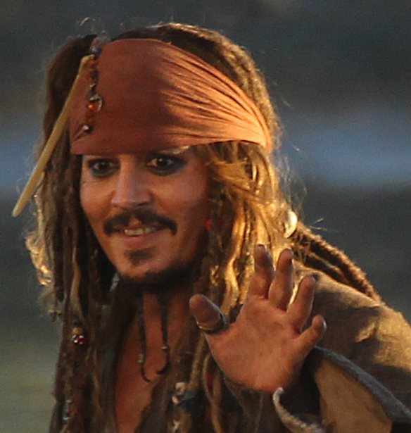 Johnny Depp | &#x391;&#x3BD;&#x3C4;&#x3B9;&#x3BA;&#x3B1;&#x3C4;&#x3AD;&#x3C3;&#x3C4;&#x3B7;&#x3C3;&#x3B1;&#x3BD; &#x3C4;&#x3B7; &#x3C6;&#x3C9;&#x3BD;&#x3AE; &#x3C4;&#x3BF;&#x3C5; Jack Sparrow &#x3C3;&#x3C4;&#x3BF; &#x3C0;&#x3B1;&#x3B9;&#x3C7;&#x3BD;&#x3AF;&#x3B4;&#x3B9; &quot;Sea of Thieves&quot;
