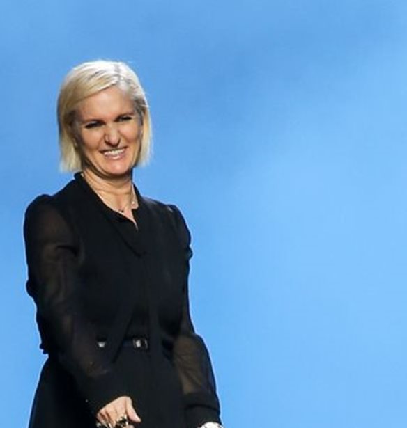 Dior Cruise 2022 | &#x397; &#x3C3;&#x3C5;&#x3BD;&#x3AC;&#x3BD;&#x3C4;&#x3B7;&#x3C3;&#x3B7; &#x3C4;&#x3B7;&#x3C2; Maria Grazia Chiuri &#x3BC;&#x3B5; &#x3C4;&#x3BF;&#x3C5;&#x3C2; &#x388;&#x3BB;&#x3BB;&#x3B7;&#x3BD;&#x3B5;&#x3C2; &#x3BA;&#x3B1;&#x3BB;&#x3BB;&#x3B9;&#x3C4;&#x3AD;&#x3C7;&#x3BD;&#x3B5;&#x3C2;