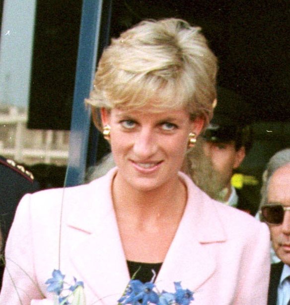 Gucci Diana | &#x397; &#x3B1;&#x3B3;&#x3B1;&#x3C0;&#x3B7;&#x3BC;&#x3AD;&#x3BD;&#x3B7; tote bag &#x3C4;&#x3B7;&#x3C2; &#x3C0;&#x3C1;&#x3B9;&#x3B3;&#x3BA;&#x3AF;&#x3C0;&#x3B9;&#x3C3;&#x3C3;&#x3B1;&#x3C2; Diana &#x3B5;&#x3C0;&#x3B1;&#x3BD;&#x3B1;&#x3C3;&#x3C5;&#x3C3;&#x3C4;&#x3AE;&#x3BD;&#x3B5;&#x3C4;&#x3B1;&#x3B9;