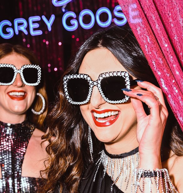 Disco Noir | &#x3A0;&#x3CE;&#x3C2; &#x3B7; Grey Goose &#x3BC;&#x3AC;&#x3C2; &#x3BC;&#x3B5;&#x3C4;&#x3AD;&#x3C6;&#x3B5;&#x3C1;&#x3B5; &#x3C3;&#x3C4;&#x3BF; &#x3C0;&#x3B9;&#x3BF; &#x3BE;&#x3AD;&#x3C6;&#x3C1;&#x3B5;&#x3BD;&#x3BF; &#x27;80s inspired &#x3C0;&#x3AC;&#x3C1;&#x3C4;&#x3B9; &#x3C4;&#x3B7;&#x3C2; &#x3C7;&#x3C1;&#x3BF;&#x3BD;&#x3B9;&#x3AC;&#x3C2;