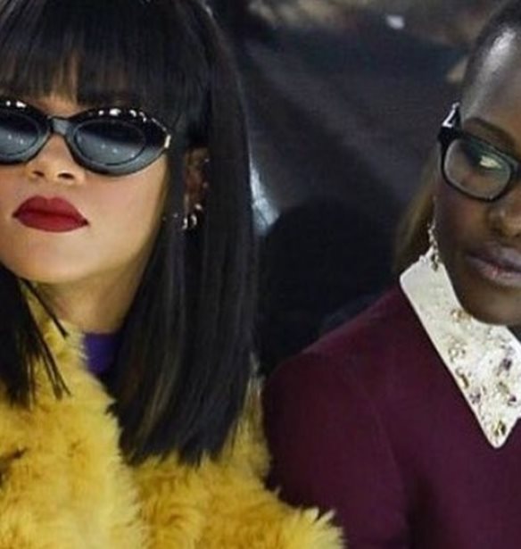 Rihanna - Lupita Nyong&#x27;o: &#x397; &#x3BA;&#x3BF;&#x3B9;&#x3BD;&#x3AE; &#x3C6;&#x3C9;&#x3C4;&#x3BF;&#x3B3;&#x3C1;&#x3B1;&#x3C6;&#x3AF;&#x3B1; &#x3C4;&#x3BF;&#x3C5;&#x3C2; &#x3C0;&#x3BF;&#x3C5; &#x3B1;&#x3BD;&#x3B1;&#x3C3;&#x3C4;&#x3AC;&#x3C4;&#x3C9;&#x3C3;&#x3B5; &#x3C4;&#x3BF; &#x3B4;&#x3B9;&#x3B1;&#x3B4;&#x3AF;&#x3BA;&#x3C4;&#x3C5;&#x3BF;