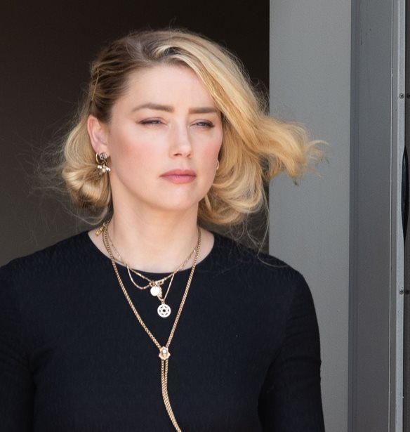 Amber Heard | &#x397; &#x3C6;&#x3C5;&#x3B3;&#x3AE; &#x3B1;&#x3C0;&#x3CC; &#x3C4;&#x3BF; Hollywood &#x3BA;&#x3B1;&#x3B9; &#x3B7; &#x3BD;&#x3AD;&#x3B1; &#x3B6;&#x3C9;&#x3AE; &#x3C3;&#x3C4;&#x3B7; &#x39C;&#x3B1;&#x3B4;&#x3C1;&#x3AF;&#x3C4;&#x3B7;