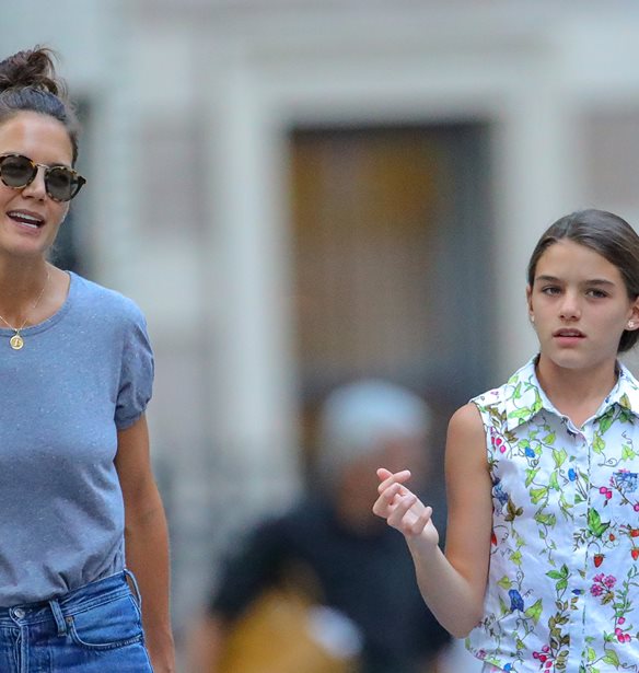 Katie Holmes | &#x39F;&#x3B9; &#x3C4;&#x3C1;&#x3C5;&#x3C6;&#x3B5;&#x3C1;&#x3AD;&#x3C2; &#x3C6;&#x3C9;&#x3C4;&#x3BF;&#x3B3;&#x3C1;&#x3B1;&#x3C6;&#x3AF;&#x3B5;&#x3C2; &#x3BC;&#x3B5; &#x3C4;&#x3B7;&#x3BD; &#x3BA;&#x3CC;&#x3C1;&#x3B7; &#x3C4;&#x3B7;&#x3C2; &#x3B3;&#x3B9;&#x3B1; &#x3C4;&#x3B1; 15&#x3B1; &#x3B3;&#x3B5;&#x3BD;&#x3AD;&#x3B8;&#x3BB;&#x3B9;&#x3AC; &#x3C4;&#x3B7;&#x3C2;