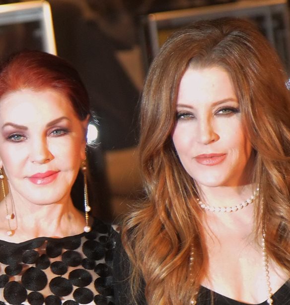 &#x397; Priscilla Presley &#x3B8;&#x3AD;&#x3BB;&#x3B5;&#x3B9; &#x3BD;&#x3B1; &#x3C0;&#x3C1;&#x3BF;&#x3C3;&#x3B2;&#x3AC;&#x3BB;&#x3B5;&#x3B9; &#x3C4;&#x3B7; &#x3B4;&#x3B9;&#x3B1;&#x3B8;&#x3AE;&#x3BA;&#x3B7; &#x3C4;&#x3B7;&#x3C2; &#x3BA;&#x3CC;&#x3C1;&#x3B7;&#x3C2; &#x3C4;&#x3B7;&#x3C2;, Lisa Marie Presley