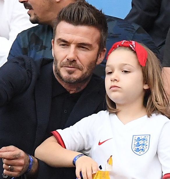 David Beckham | &#x397; cute &#x3C3;&#x3C4;&#x3B9;&#x3B3;&#x3BC;&#x3AE; &#x3C0;&#x3BF;&#x3C5; &#x3C4;&#x3C1;&#x3B1;&#x3B3;&#x3BF;&#x3C5;&#x3B4;&#x3AC;&#x3B5;&#x3B9; &#x3BC;&#x3B1;&#x3B6;&#x3AF; &#x3BC;&#x3B5; &#x3C4;&#x3B7;&#x3BD; &#x3BA;&#x3CC;&#x3C1;&#x3B7; &#x3C4;&#x3BF;&#x3C5;, Harper, &#x3C3;&#x3B5; &#x3C3;&#x3C5;&#x3BD;&#x3B1;&#x3C5;&#x3BB;&#x3AF;&#x3B1; &#x3C4;&#x3BF;&#x3C5; The Weeknd