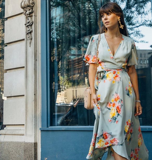 Wrap dress: Το εμβληματικό φόρεμα παραμένει διαχρονικά επίκαιρο