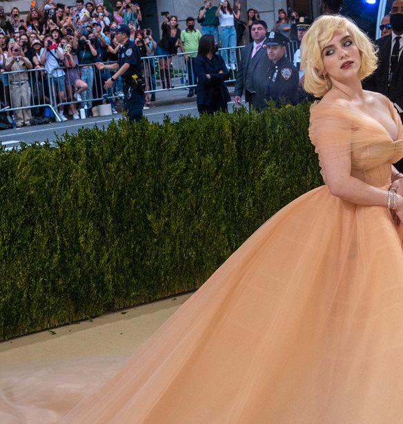 Billie Eilish | &quot;&#x39F;&#x3B9; &#x3B4;&#x3B9;&#x3AC;&#x3C3;&#x3B7;&#x3BC;&#x3BF;&#x3B9; &#x3B5;&#x3AF;&#x3BD;&#x3B1;&#x3B9; &#x3AD;&#x3BD;&#x3B1; &#x3C4;&#x3AF;&#x3C0;&#x3BF;&#x3C4;&#x3B1;&quot;