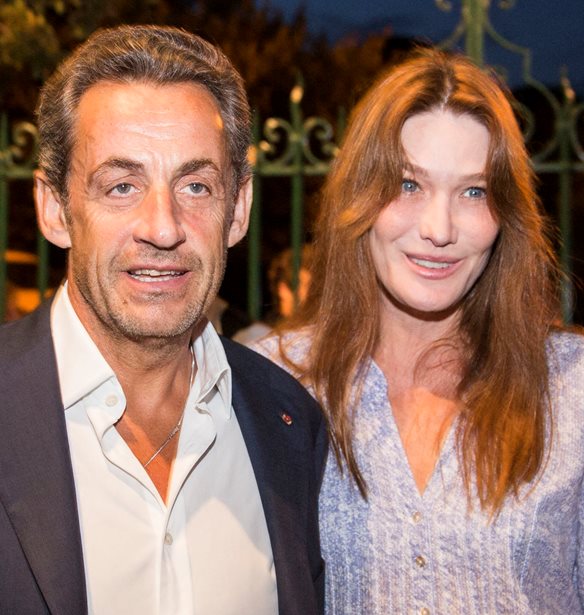 &#x397; Carla Bruni &#x3C3;&#x3C4;&#x3B7;&#x3BD; &#x3B1;&#x3B3;&#x3BA;&#x3B1;&#x3BB;&#x3B9;&#x3AC; &#x3C4;&#x3BF;&#x3C5; Nicolas Sarkozy &#x3BC;&#x3B5;&#x3C4;&#x3AC; &#x3C4;&#x3B7;&#x3BD; &#x3BA;&#x3B1;&#x3C4;&#x3B1;&#x3B4;&#x3AF;&#x3BA;&#x3B7; &#x3C4;&#x3BF;&#x3C5; &#x3C0;&#x3C1;&#x3CE;&#x3B7;&#x3BD; &#x3A0;&#x3C1;&#x3BF;&#x3AD;&#x3B4;&#x3C1;&#x3BF;&#x3C5; &#x3C4;&#x3B7;&#x3C2; &#x393;&#x3B1;&#x3BB;&#x3BB;&#x3AF;&#x3B1;&#x3C2;