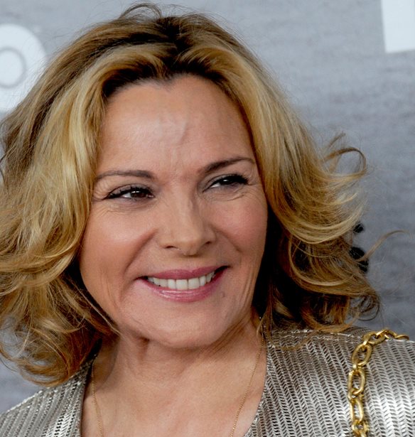 &#x397; Kim Cattrall &#x3C0;&#x3C1;&#x3C9;&#x3C4;&#x3B1;&#x3B3;&#x3C9;&#x3BD;&#x3B9;&#x3C3;&#x3C4;&#x3B5;&#x3AF; &#x3C3;&#x3C4;&#x3BF; &quot;How I Met Your Father&quot; &#x3BA;&#x3B1;&#x3B9; &#x3B5;&#x3BC;&#x3B5;&#x3AF;&#x3C2; &#x3AD;&#x3C7;&#x3BF;&#x3C5;&#x3BC;&#x3B5; &#x3C4;&#x3BF; &#x3C0;&#x3C1;&#x3CE;&#x3C4;&#x3BF; trailer