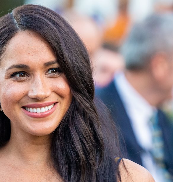 Meghan Markle | E&#x3C4;&#x3BF;&#x3B9;&#x3BC;&#x3AC;&#x3B6;&#x3B5;&#x3C4;&#x3B1;&#x3B9; &#x3BD;&#x3B1; &#x3BB;&#x3B1;&#x3BD;&#x3C3;&#x3AC;&#x3C1;&#x3B5;&#x3B9; &#x3C4;&#x3B7; &#x3B4;&#x3B9;&#x3BA;&#x3AE; &#x3C4;&#x3B7;&#x3C2; &#x3C3;&#x3B5;&#x3B9;&#x3C1;&#x3AC; &#x3BF;&#x3BC;&#x3BF;&#x3C1;&#x3C6;&#x3B9;&#x3AC;&#x3C2;