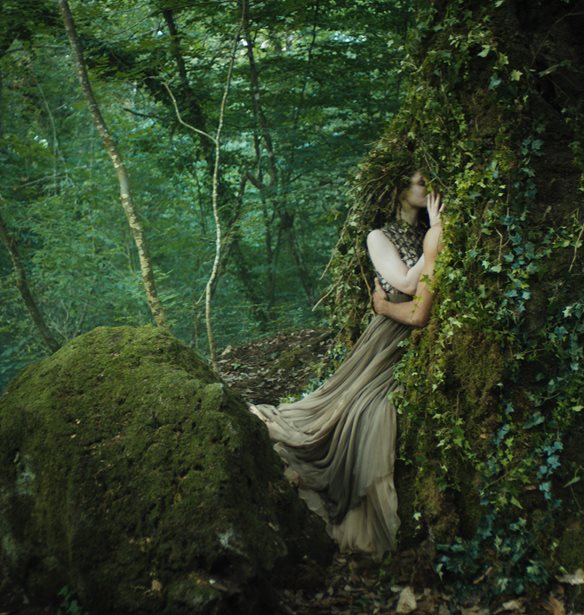Ο οίκος Dior ταξιδεύει σε ένα μαγεμένο δάσος για τη νέα του συλλογή Υψηλής Ραπτικής