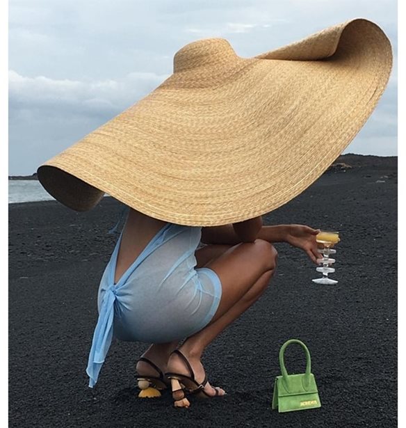 Jacquemus S/S 19 | &#x3A3;&#x3B5; &#x3B1;&#x3C5;&#x3C4;&#x3CC; &#x3C4;&#x3BF; show &#x3CC;&#x3BB;&#x3BF; &#x3C4;&#x3BF; front row &#x3C6;&#x3CC;&#x3C1;&#x3B5;&#x3C3;&#x3B5; &#x3C4;&#x3BF; &#x3AF;&#x3B4;&#x3B9;&#x3BF; &#x3C6;&#x3CC;&#x3C1;&#x3B5;&#x3BC;&#x3B1;