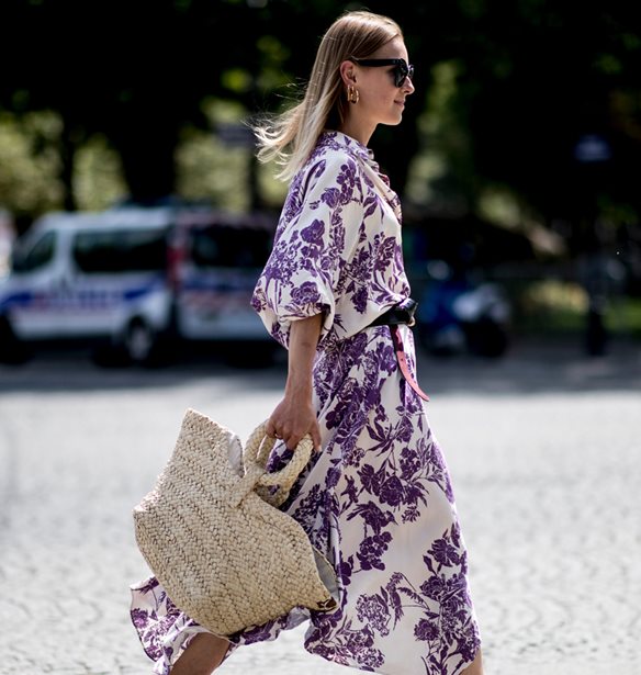 Ψάθινη τσάντα: 9 τρόποι να τη συνδυάσεις τώρα