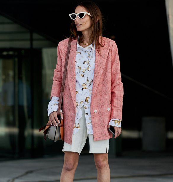 Πώς θα συνδυάσεις το μοναδικό item που χρειάζεσαι για τη μεταβατική σεζόν