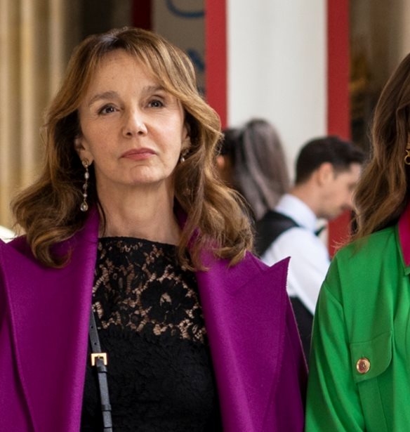 Philippine Leroy-Beaulieu | &#x397; &#x3C3;&#x3C5;&#x3B3;&#x3BA;&#x3B9;&#x3BD;&#x3B7;&#x3C4;&#x3B9;&#x3BA;&#x3AE; &#x3C6;&#x3C9;&#x3C4;&#x3BF;&#x3B3;&#x3C1;&#x3B1;&#x3C6;&#x3AF;&#x3B1; &#x3C4;&#x3B7;&#x3C2; &#x3C4;&#x3B7;&#x3BB;&#x3B5;&#x3BF;&#x3C0;&#x3C4;&#x3B9;&#x3BA;&#x3AE;&#x3C2; Sylvie &#x3C3;&#x3B5; &#x3BD;&#x3B5;&#x3B1;&#x3C1;&#x3AE; &#x3B7;&#x3BB;&#x3B9;&#x3BA;&#x3AF;&#x3B1; &#x3BA;&#x3B1;&#x3B9; &#x3B7; &#x3BF;&#x3BC;&#x3BF;&#x3B9;&#x3CC;&#x3C4;&#x3B7;&#x3C4;&#x3B1; &#x3BC;&#x3B5; &#x3C4;&#x3B7; &#x3BC;&#x3B7;&#x3C4;&#x3AD;&#x3C1;&#x3B1; &#x3C4;&#x3B7;&#x3C2;