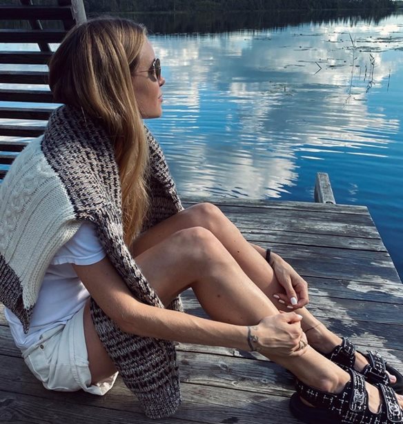 5 τρόποι για να φορέσεις τα chunky sandals φέτος το καλοκαίρι