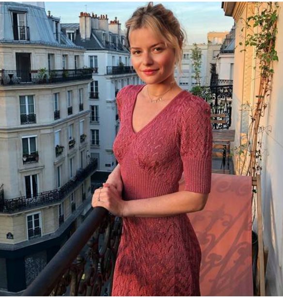 Αυτό είναι το φόρεμα που λατρεύουν οι Γαλλίδες