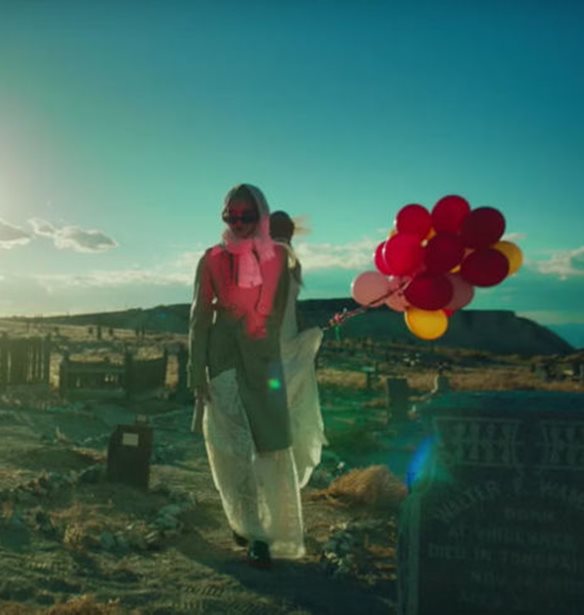 &#x397; &#x3BD;&#x3AD;&#x3B1; &#x3C4;&#x3B1;&#x3B9;&#x3BD;&#x3AF;&#x3B1; &#x3C4;&#x3B7;&#x3C2; Stella McCartney &#x3AD;&#x3C7;&#x3B5;&#x3B9; &#x3BC;&#x3C5;&#x3C3;&#x3C4;&#x3AE;&#x3C1;&#x3B9;&#x3BF;, &#x3BC;&#x3CC;&#x3B4;&#x3B1; &#x3BA;&#x3B1;&#x3B9; &#x3C1;&#x3B5;&#x3C4;&#x3C1;&#x3CC; &#x3B1;&#x3B9;&#x3C3;&#x3B8;&#x3B7;&#x3C4;&#x3B9;&#x3BA;&#x3AE;