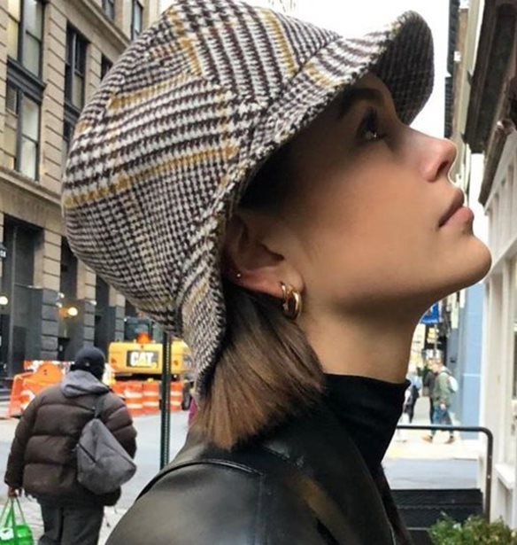 Αυτό το ’90s αξεσουάρ θα αναβαθμίσει όλα τα χειμερινά σου looks