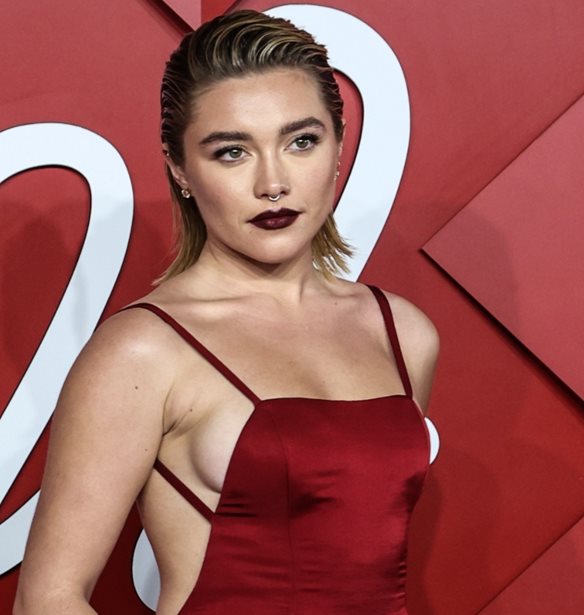 Florence Pugh | &#x397; &#x3B1;&#x3C0;&#x3AC;&#x3BD;&#x3C4;&#x3B7;&#x3C3;&#x3AE; &#x3C4;&#x3B7;&#x3C2; &#x3B3;&#x3B9;&#x3B1; &#x3C4;&#x3B7;&#x3BD; &#x3B5;&#x3BC;&#x3C6;&#x3AC;&#x3BD;&#x3B9;&#x3C3;&#x3B7; &#x3BC;&#x3B5; &#x3C4;&#x3BF; &#x3B4;&#x3B9;&#x3AC;&#x3C6;&#x3B1;&#x3BD;&#x3BF; Valentino &#x3C6;&#x3CC;&#x3C1;&#x3B5;&#x3BC;&#x3B1; &#x3B4;&#x3B5;&#x3AF;&#x3C7;&#x3BD;&#x3B5;&#x3B9; &#x3C0;&#x3CC;&#x3C3;&#x3BF; &#x3C0;&#x3BF;&#x3BB;&#x3CD; &#x3B1;&#x3B3;&#x3B1;&#x3C0;&#x3AC;&#x3B5;&#x3B9; &#x3C4;&#x3BF; &#x3C3;&#x3CE;&#x3BC;&#x3B1; &#x3C4;&#x3B7;&#x3C2;
