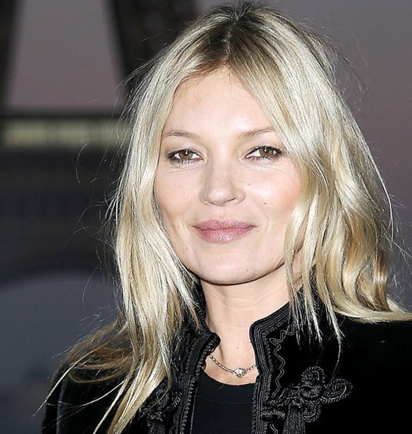&#x397; Kate Moss &#x3C6;&#x3CC;&#x3C1;&#x3B5;&#x3C3;&#x3B5; &#x3C4;&#x3BF; &#x3C0;&#x3B9;&#x3BF; &#x3BA;&#x3BF;&#x3BC;&#x3C8;&#x3CC; &#x3B4;&#x3B5;&#x3C1;&#x3BC;&#x3AC;&#x3C4;&#x3B9;&#x3BD;&#x3BF; item