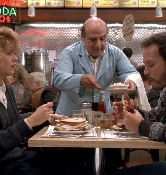Billy Crystal &amp; James Corden: &#x391;&#x3BD;&#x3B1;&#x3B2;&#x3AF;&#x3C9;&#x3C3;&#x3B1;&#x3BD; &#x3C4;&#x3B7;&#x3BD; &#x3B8;&#x3C1;&#x3C5;&#x3BB;&#x3B9;&#x3BA;&#x3AE; &#x3C3;&#x3BA;&#x3B7;&#x3BD;&#x3AE; &#x3B1;&#x3C0;&#x3CC; &#x3C4;&#x3BF; &quot;When Harry met Sally&quot;