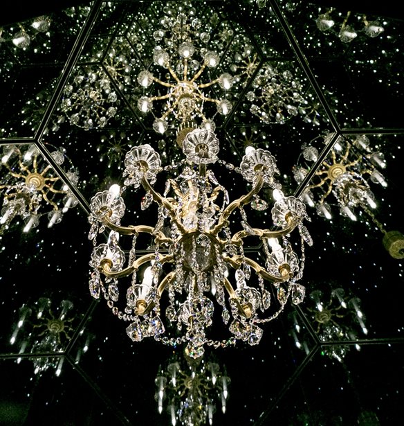 &#x3A4;&#x3BF; Swarovski Kristallwelten &#x3C0;&#x3B1;&#x3C1;&#x3BF;&#x3C5;&#x3C3;&#x3B9;&#x3AC;&#x3B6;&#x3B5;&#x3B9; &#x3BD;&#x3AD;&#x3BF;&#x3C5;&#x3C2; &#x3B8;&#x3B1;&#x3BB;&#x3AC;&#x3BC;&#x3BF;&#x3C5;&#x3C2; &#x3B8;&#x3B1;&#x3C5;&#x3BC;&#x3AC;&#x3C4;&#x3C9;&#x3BD; &#x3B1;&#x3C0;&#x3CC; &#x3C4;&#x3BF;&#x3BD; Rafael Lozano-Hemmer