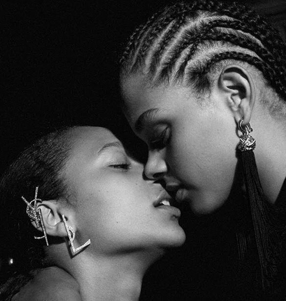 &#x397; &#x3BD;&#x3AD;&#x3B1; &#x3BA;&#x3B1;&#x3BC;&#x3C0;&#x3AC;&#x3BD;&#x3B9;&#x3B1; &#x3C4;&#x3BF;&#x3C5; Saint Laurent &#x3B5;&#x3AF;&#x3BD;&#x3B1;&#x3B9; &#x3AC;&#x3BA;&#x3C1;&#x3C9;&#x3C2; &#x3B5;&#x3C1;&#x3C9;&#x3C4;&#x3B9;&#x3BA;&#x3AE;