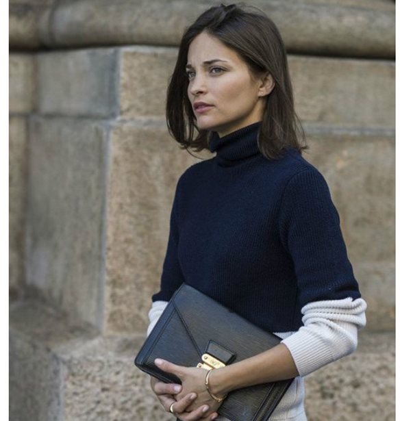 Είσαι μελαχρινή; Βρήκαμε τα 5 χρώματα που θα απογειώσουν τα looks σου