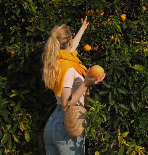 Πουλόβερ την άνοιξη; 6 ιδέες για να το συνδυάσεις