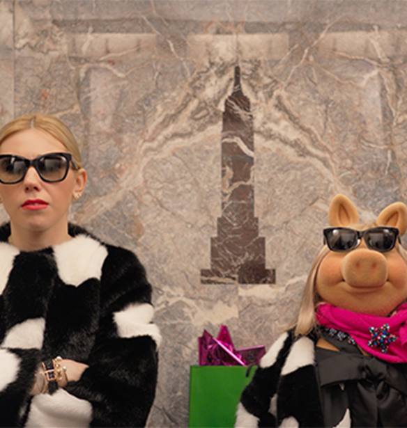 &#x397; Miss Piggy &#x3BA;&#x3B1;&#x3B9; &#x3B7; Zosia Mamet &#x3C3;&#x3C5;&#x3BD;&#x3B1;&#x3BD;&#x3C4;&#x3B9;&#x3BF;&#x3CD;&#x3BD;&#x3C4;&#x3B1;&#x3B9; &#x3C3;&#x3B5; &#x3AD;&#x3BD;&#x3B1; &#x3B1;&#x3C3;&#x3B1;&#x3BD;&#x3C3;&#x3AD;&#x3C1; &#x3B3;&#x3B5;&#x3BC;&#x3AC;&#x3C4;&#x3BF; &#x3BC;&#x3CC;&#x3B4;&#x3B1;