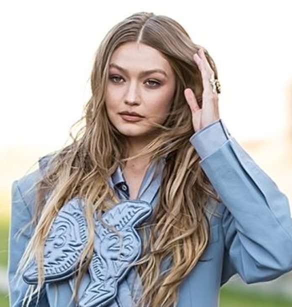 Gigi Hadid | &#x39C;&#x3BF;&#x3B9;&#x3C1;&#x3AC;&#x3C3;&#x3C4;&#x3B7;&#x3BA;&#x3B5; &#x3BC;&#x3B9;&#x3B1; &#x3C3;&#x3C0;&#x3AC;&#x3BD;&#x3B9;&#x3B1; &#x3C6;&#x3C9;&#x3C4;&#x3BF;&#x3B3;&#x3C1;&#x3B1;&#x3C6;&#x3AF;&#x3B1; &#x3C4;&#x3B7;&#x3C2; &#x3BA;&#x3CC;&#x3C1;&#x3B7;&#x3C2; &#x3C4;&#x3B7;&#x3C2;, Khai