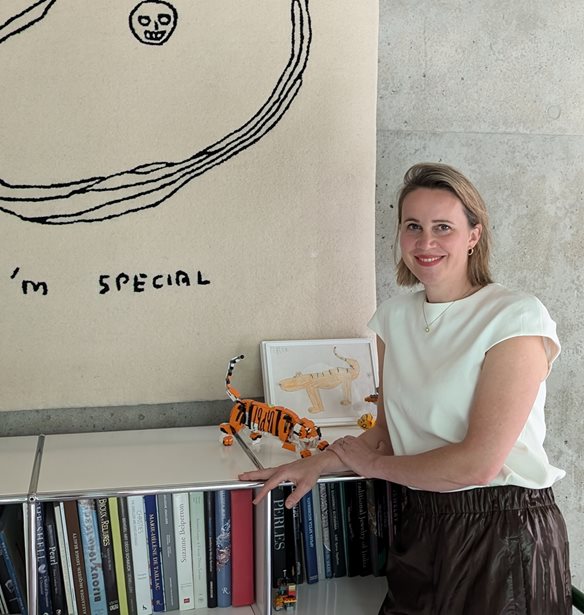 H Melanie Georgacopoulos φτιάχνει φορέσιμα έργα τέχνης από μαργαριτάρι