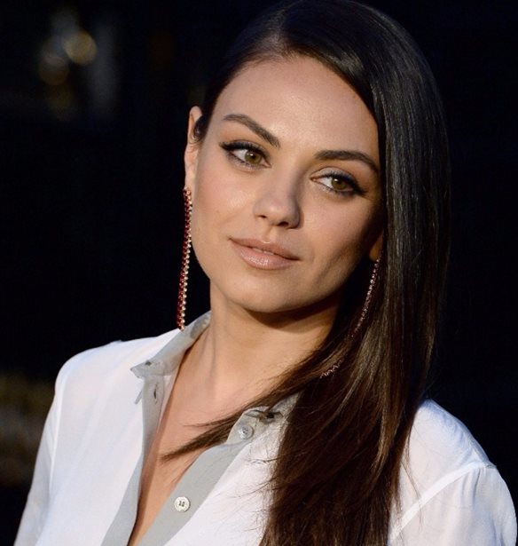 Mila Kunis - Ashton Kutcher: &#x395;&#x3BC;&#x3C6;&#x3B1;&#x3BD;&#x3AF;&#x3C3;&#x3C4;&#x3B7;&#x3BA;&#x3B1;&#x3BD; &#x3BE;&#x3B1;&#x3BD;&#x3AC; &#x3BC;&#x3B1;&#x3B6;&#x3AF; &#x3C3;&#x3C4;&#x3BF; &#x3BA;&#x3CC;&#x3BA;&#x3BA;&#x3B9;&#x3BD;&#x3BF; &#x3C7;&#x3B1;&#x3BB;&#x3AF; &#x3BC;&#x3B5;&#x3C4;&#x3AC; &#x3B1;&#x3C0;&#x3CC; 17 &#x3C7;&#x3C1;&#x3CC;&#x3BD;&#x3B9;&#x3B1;