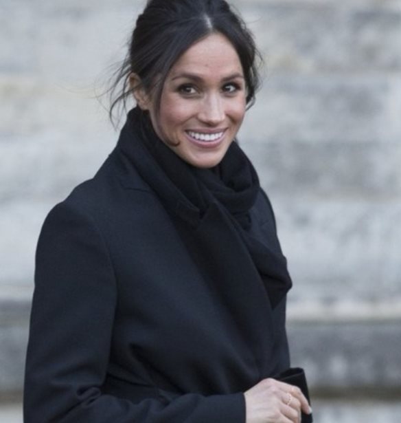 Meghan Markle: &#x3A3;&#x3C5;&#x3BC;&#x3B2;&#x3BF;&#x3C5;&#x3BB;&#x3B5;&#x3CD;&#x3B5;&#x3C4;&#x3B1;&#x3B9; &#x3C3;&#x3C5;&#x3C7;&#x3BD;&#x3AC; &#x3C4;&#x3B7; Victoria Beckham &#x3B3;&#x3B9;&#x3B1; &#x3C4;&#x3BF; &#x3C3;&#x3C4;&#x3C5;&#x3BB; &#x3C4;&#x3B7;&#x3C2;